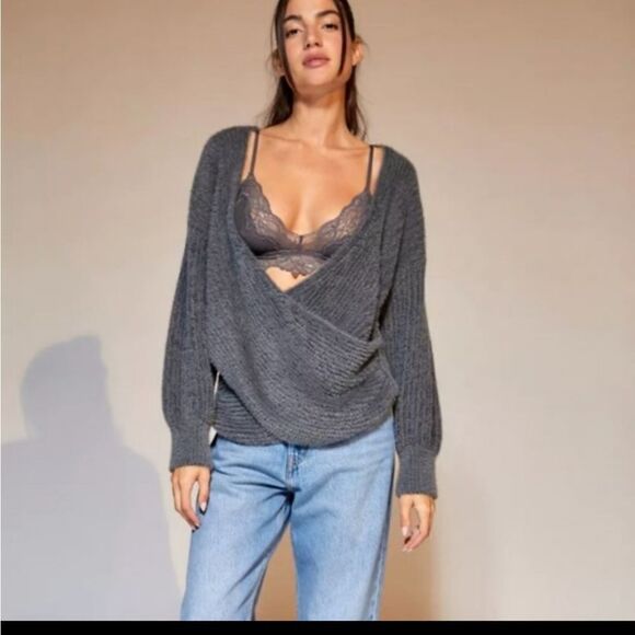 NWT Urban OutfittersâSweater SOFT ANDâLUXURIOUS - Picture 3 of 11